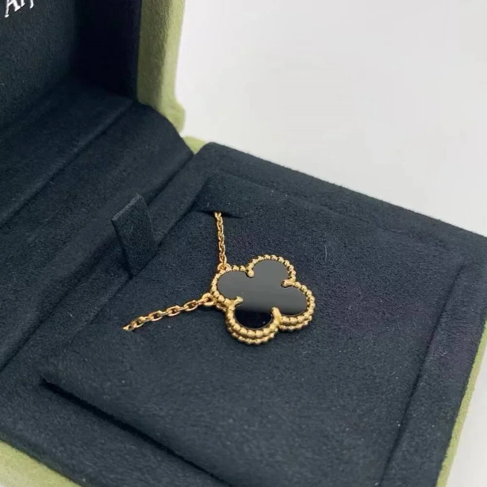 Van Cleef & Arpels Mother-of-Pearl and Gold Alhambra Necklace - Picture 5 of 5